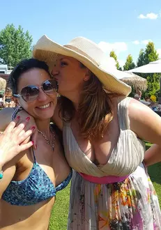 Adriana Nicolae (dreapta)