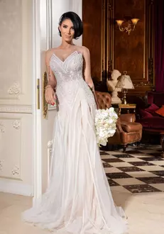 Adelina Pestritu poartă rochia de mirasă