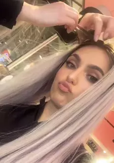 Alexia Eram a purtat o perucă blondă