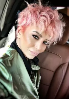 Giulia s-a vospit roz