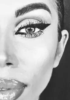 Raluca Pascu a făcut cursuri de make-up artist