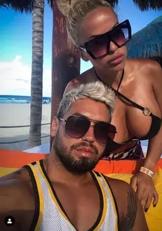 Anda Adam și soțul ei, în vacanță în Mexic.