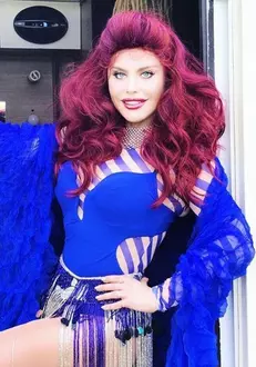 Loredana Groza s-a făcut roșcată