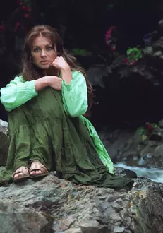 Leticia Calderon (Esmeralda)