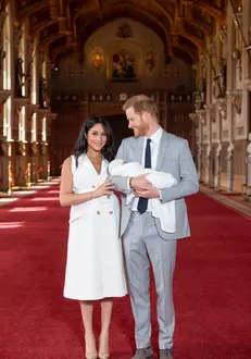 Meghan Markle și Prințul Harry, prima fotografie alături de fiul lor, Archie Harrison Mountbatten-Windsor