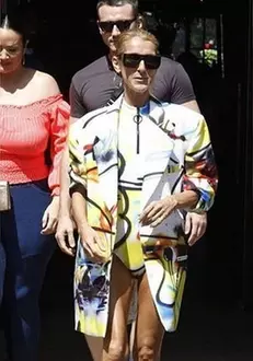 Céline Dion a șocat cu apariția sa în costum de baie pe străzile Parisului.