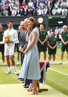 Kate Middleton a purtat pantofi de 300 de lei