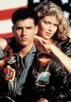 Kelly McGillis și Tom Cruise, în filmul Top Gun (1986)