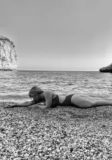 Loredana Groza in costum de baie 1