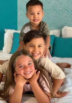 Maya, Dominic și Akim