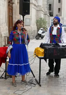 Rona Hartner se căsătorește