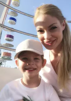 Valentina Pelinel și Milan, în parcul de distracții din Neptun