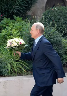 Președintele Emmanuel Macron și Prima Doamnă, la întâlnirea oficială cu Vladimir Putin