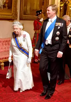 Regina Elisabeta a II-a, alături de Regele Willem Alexander, al Olandei