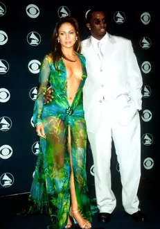 Jennifer Lopez, în rochie Versace (2000)