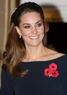 Bentița de 30$ de la Zara purtată de Kate Middleton.