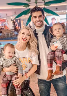 Andreea-Bălan-George-Burcea-și-fiicele-lor-Ella-și-Clara-1