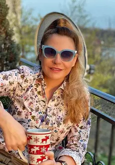 Adina Buzatu zi naștere