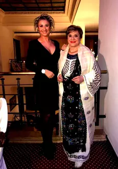 1Anamaria-Prodan-îi-duce-dorul-mamei-sale