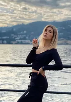 24-aprilie-2020-bianca-model-roman-in-italia-coronavirus-3ef