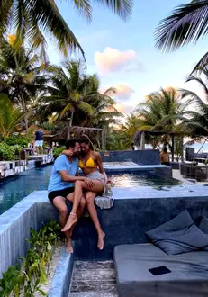 dani-otil-si-gabriela-prisacariu-dani-otil-i-a-dat-inelul-iubitei-sale1-830×1024