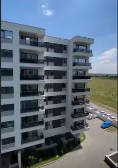 Selly-s-a-mutat-în-București-2