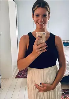 Ada-Condeescu-burtică-de-gravidă