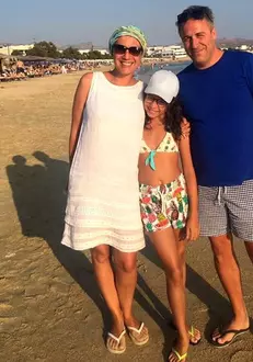 Mirela-Oprisor-Aspirina-din-Las-Fierbinti-si-sotul-sau-Mimi-Branescu-si-fiica-lor-Ana