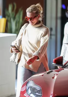 *EXCLUSIVE* Cameron Diaz mingles with friends after lunch in Century City