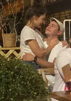 *PREMIUM-EXCLUSIVE* Katie Holmes cuddles up and shares a kiss with new boyfriend Emilio Vitolo in NYC **STRICTLY WEB EMBARGO UNTIL 7PM PDT ON 09/08/20**