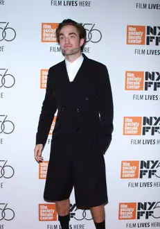 Robert Pattinson are COVID-19