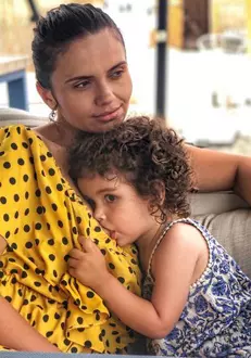 Cristina-Șișcanu-și-fiica-ei-Petra-3-482×500