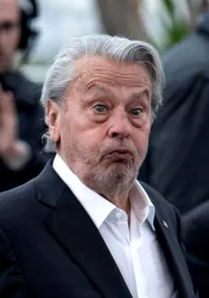 1Alain-Delon-683×1024