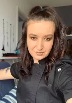 Cine-e-Roxana-Blenche-Chefi-la-Cutite5-768×1024