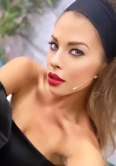 Cine-e-Roxana-Nemeș-de-la-Bravo-ai-stil-2