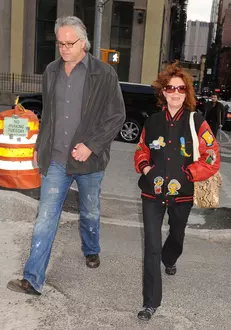 EXCLUSIVE: Susan Sarandon and her husband Tim Robbins enjoy a stroll in Soho before catching an evening screening of „Sugar”, an independent film,at the Angelika  theater.