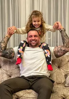 Alex Bodi și fetița ui