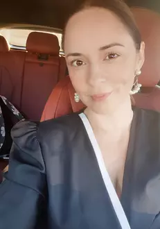 Andreea-MArin-in-masina-800×1000