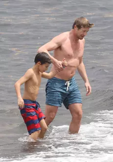 Exclusive – Simon Baker Enjoys Bondi Beach With His Family