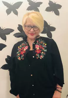 1Mirabela-Dauer-a-vrut-sa-se-calugareasca