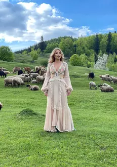 Elena-Gheorghe-lanseaza-Lunina-11