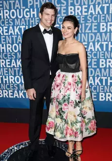 Mila-Kunis-Ashton-Kutcher-5-683×1024