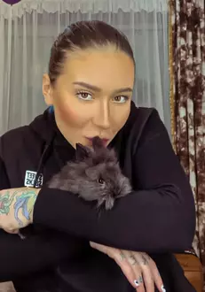 cine-este-emy-alupei-de-la-splash-vedete-la-apa