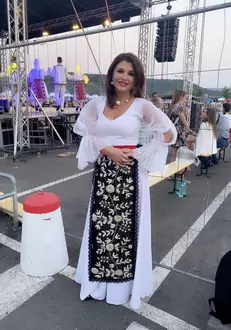 CLAUDIA INTERPRETA DE MUZICA POPULARA