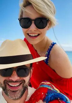 2021-06-02-00_56_37-Cine-este-de-fapt-Agatha-Kundri-sotia-lui-Mihai-Gadea-directorul-Antena-3-