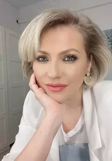 Mirela moderatoarea tv