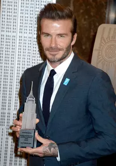 David Beckham lights NYC”s Empire State Building – NYC