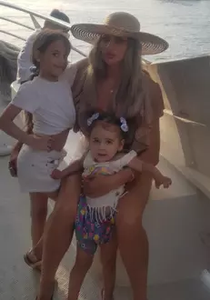 Sanziana si fiicele sale