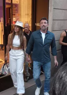 Newlyweds Ben Affleck And Jennifer Lopez Shopping – Milan