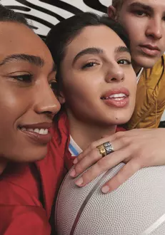 HIGH_CMYK_AW22_F_P_Street_Model_09_CMYK